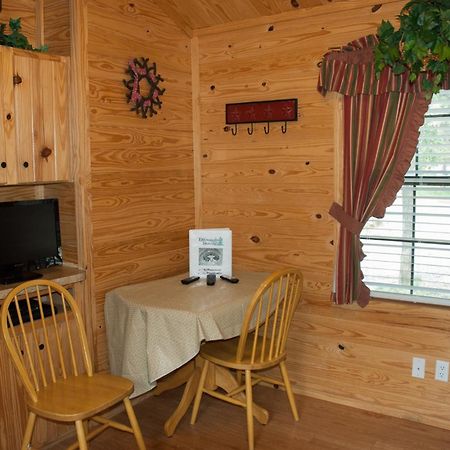 Medina Lake Camping Resort Cabin 3 Lakehills Exterior foto