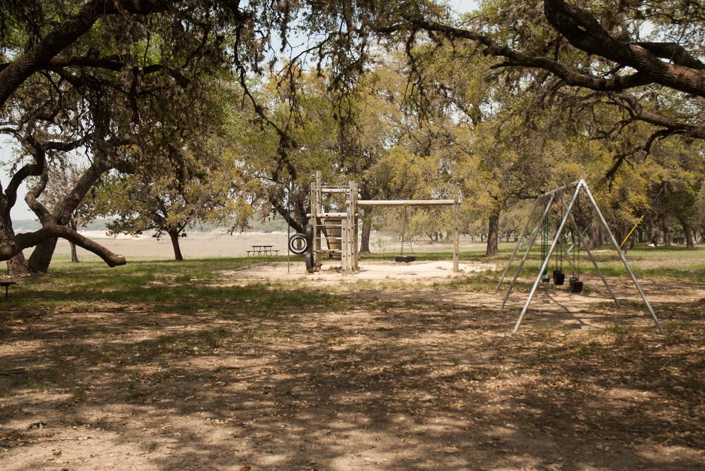 Medina Lake Camping Resort Cabin 3 Lakehills Exterior foto